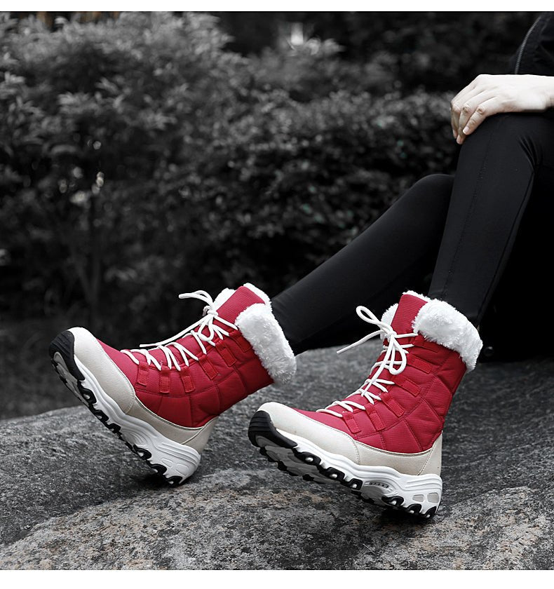 Rote Damen-Winterstiefel mit weißem Kunstfell, wasserdicht, rutschfeste Sohle, Outdoor geeignet.