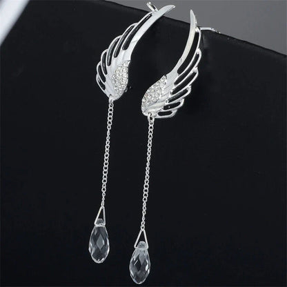 Silberne Engelsflügel-Ohrringe mit Kristallanhängern, eleganter Schmuck für Damen.
