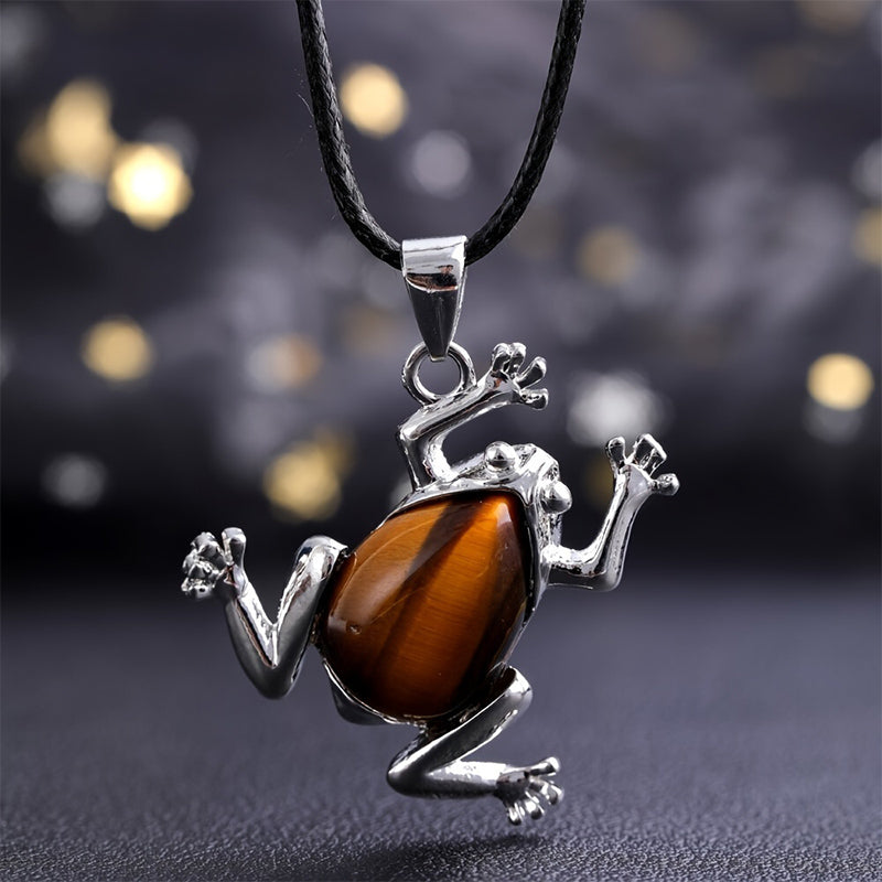 Silberner Frosch-Anhänger mit Tigerauge, schwarzes Lederband, Schmuck für Damen und Herren.