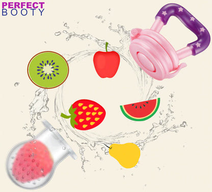 Rosa Baby-Fruchtsauger mit lila Griff, umgeben von Obst-Illustrationen und Wasserspritzern.