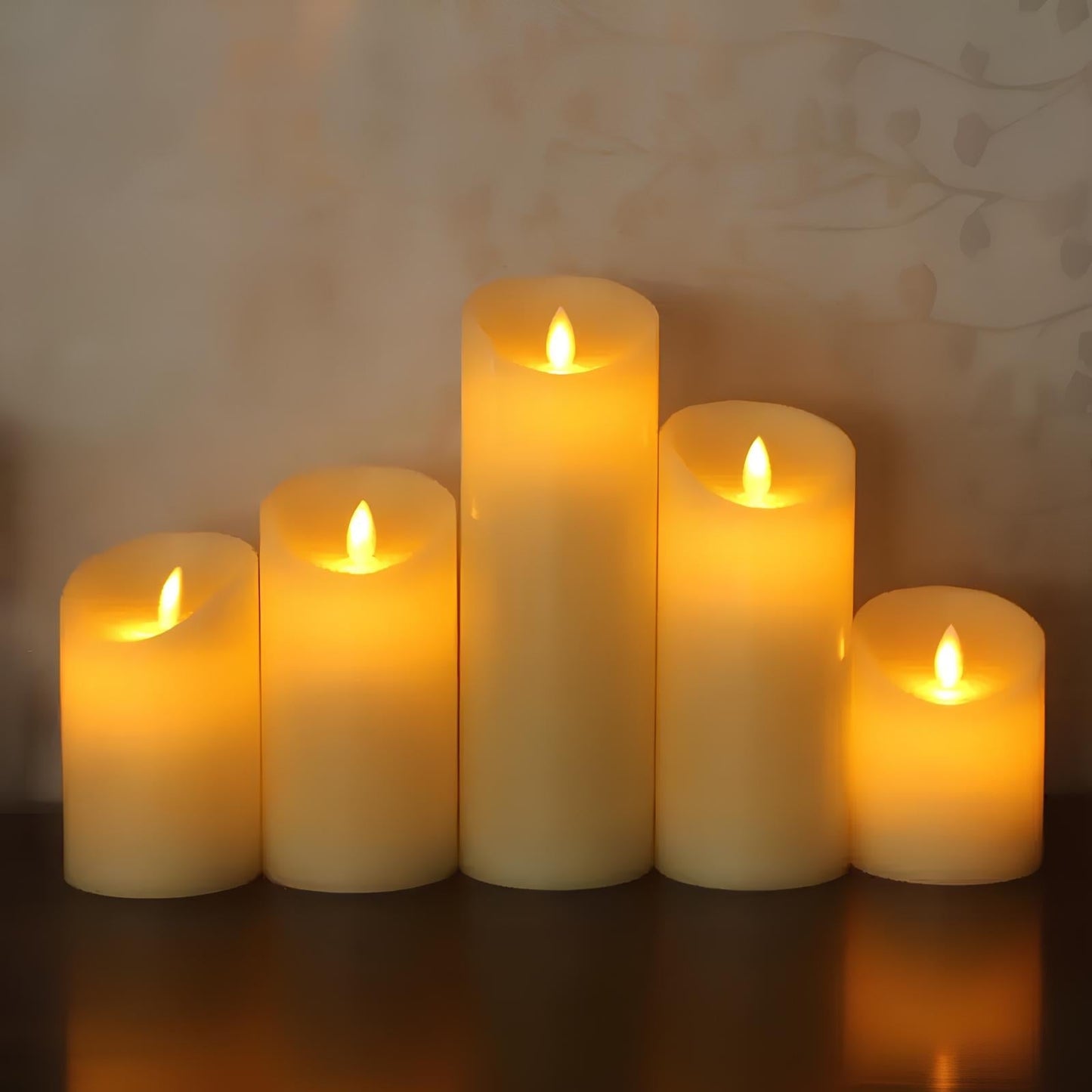 Fünf flammenlose LED-Kerzen, elfenbeinfarben, realistische Flamme, Dekoration, Wohnzimmer.