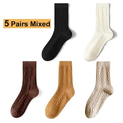 Fünf Paar gemischte Socken, schwarz, weiß, braun, gelb, beige, Baumwolle, Zopfmuster.