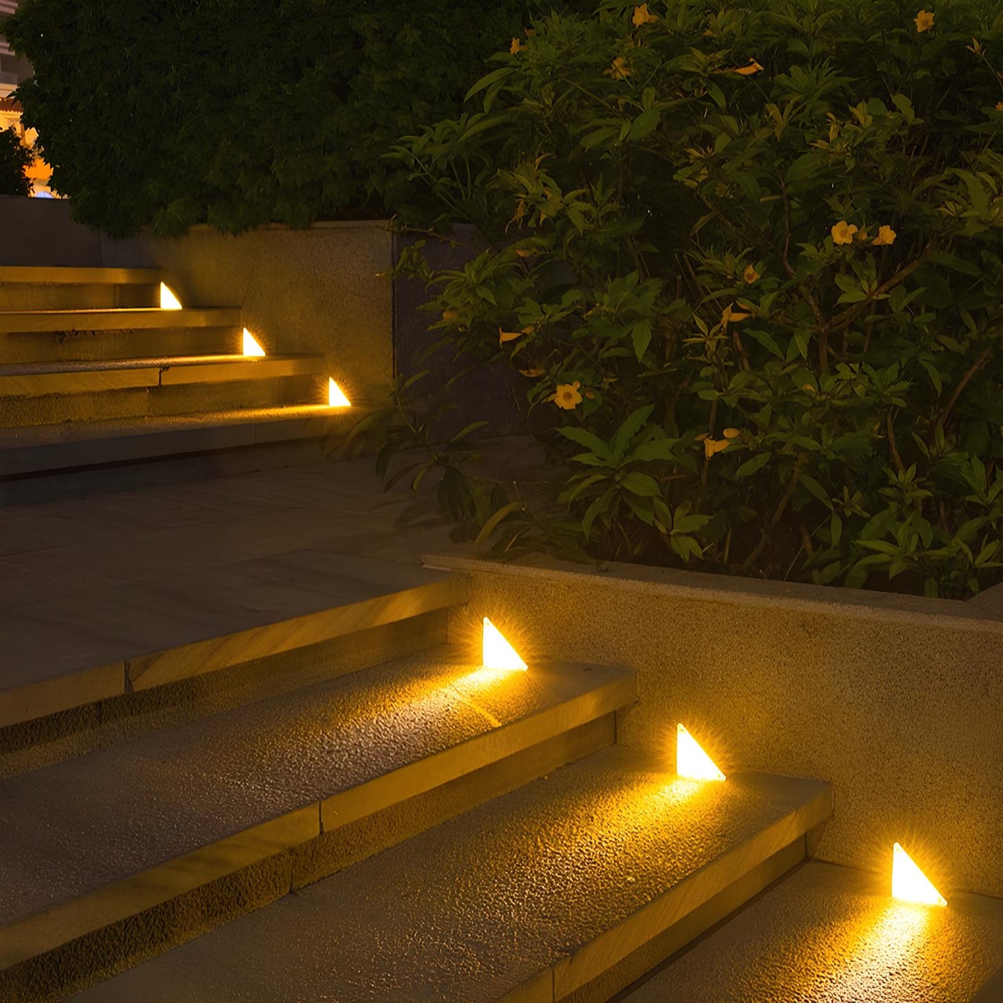 LED-Treppenbeleuchtung im Freien, warmweiß, energiesparend, moderne Gartenbeleuchtung.