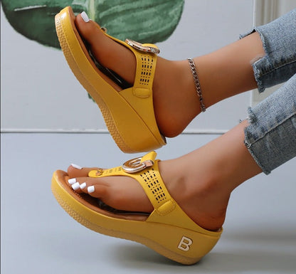 Gelbe Damen-Sandalen mit Keilabsatz, bequem, modisch, Sommer, Freizeit, offenes Design.