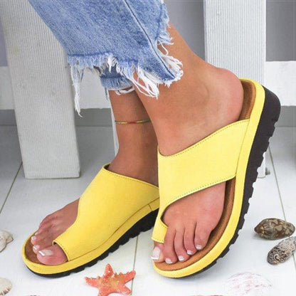 Gelbe Damen-Sandalen, bequem, rutschfest, Sommermode, lässig, mit schwarzer Sohle.