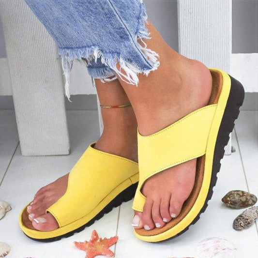 Gelbe Damen-Sandalen, bequem, rutschfest, Sommermode, lässig, mit schwarzer Sohle.
