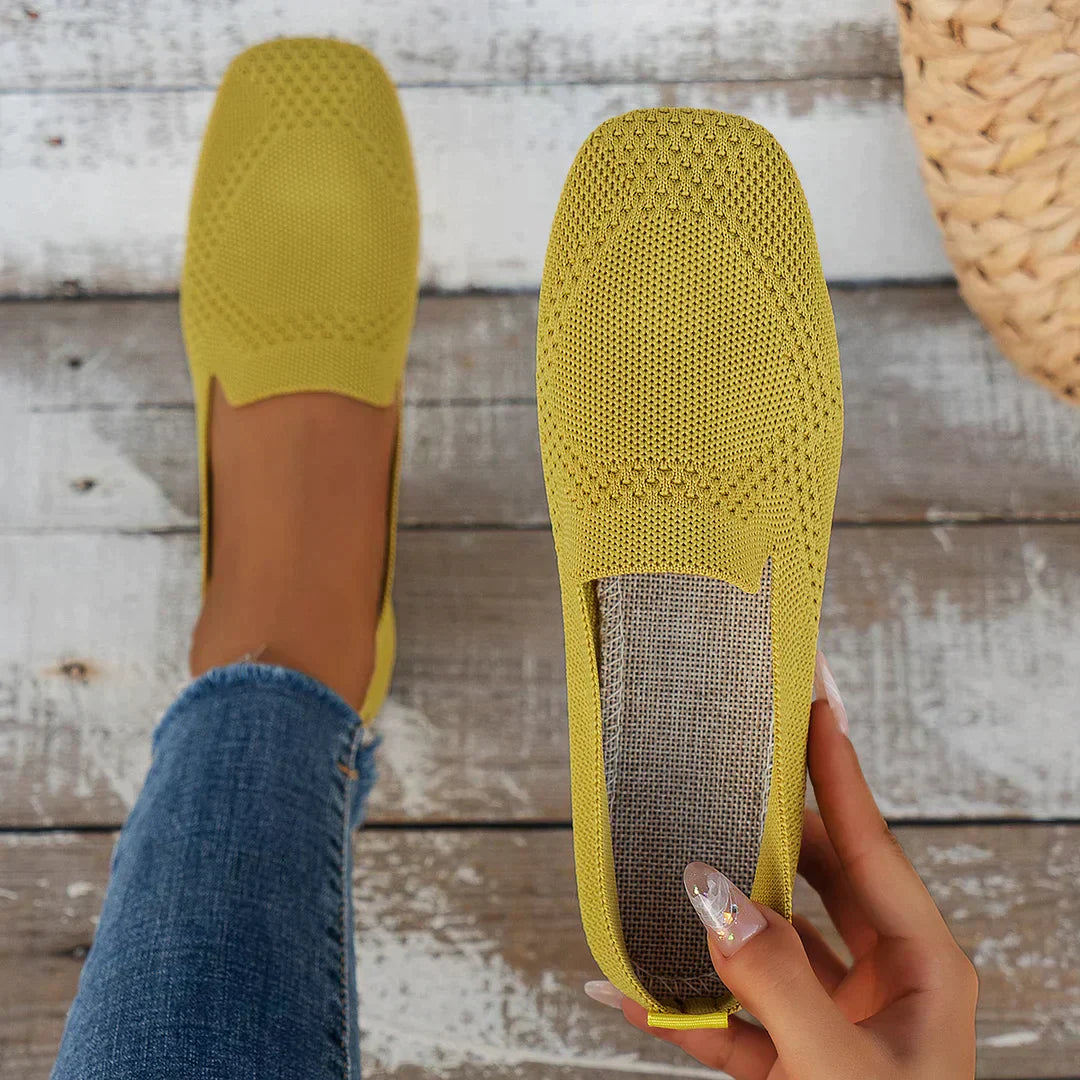 Gelbe Damen-Loafer aus Strickmaterial, bequem, modisch, ideal für Freizeitkleidung.