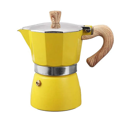 Gelbe Espressokanne aus Aluminium mit Holzgriff, italienisches Design, Kaffeekocher.