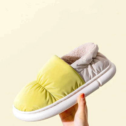 Gelber Hausschuh mit Plüschfutter, rutschfeste Sohle, bequem, warm, für Damen und Herren.