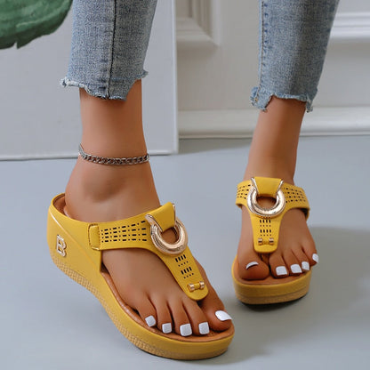 Gelbe Keilsandalen Damen, Sommerschuhe, Leder, modisch, bequem, mit Zehenring, Freizeit.