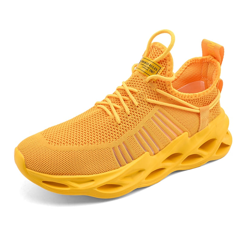 Gelber Sportschuh aus Mesh, atmungsaktiv, mit dicker Sohle, ideal für Laufen und Fitness.