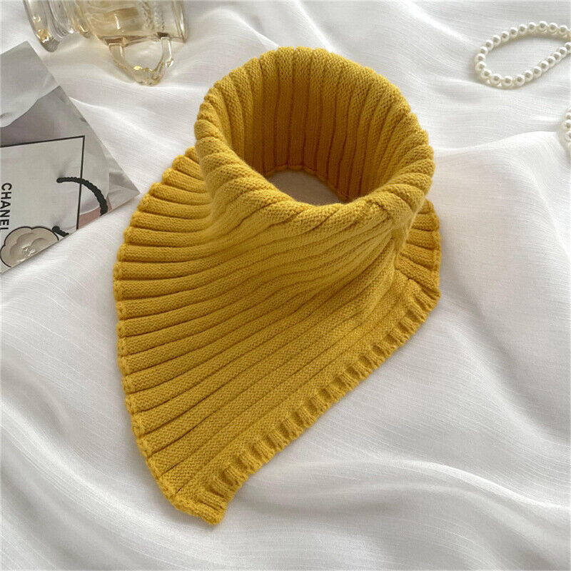Gelber Strickschal aus Wolle, modisches Accessoire, Herbst-Winter, Damenmode, elegant.