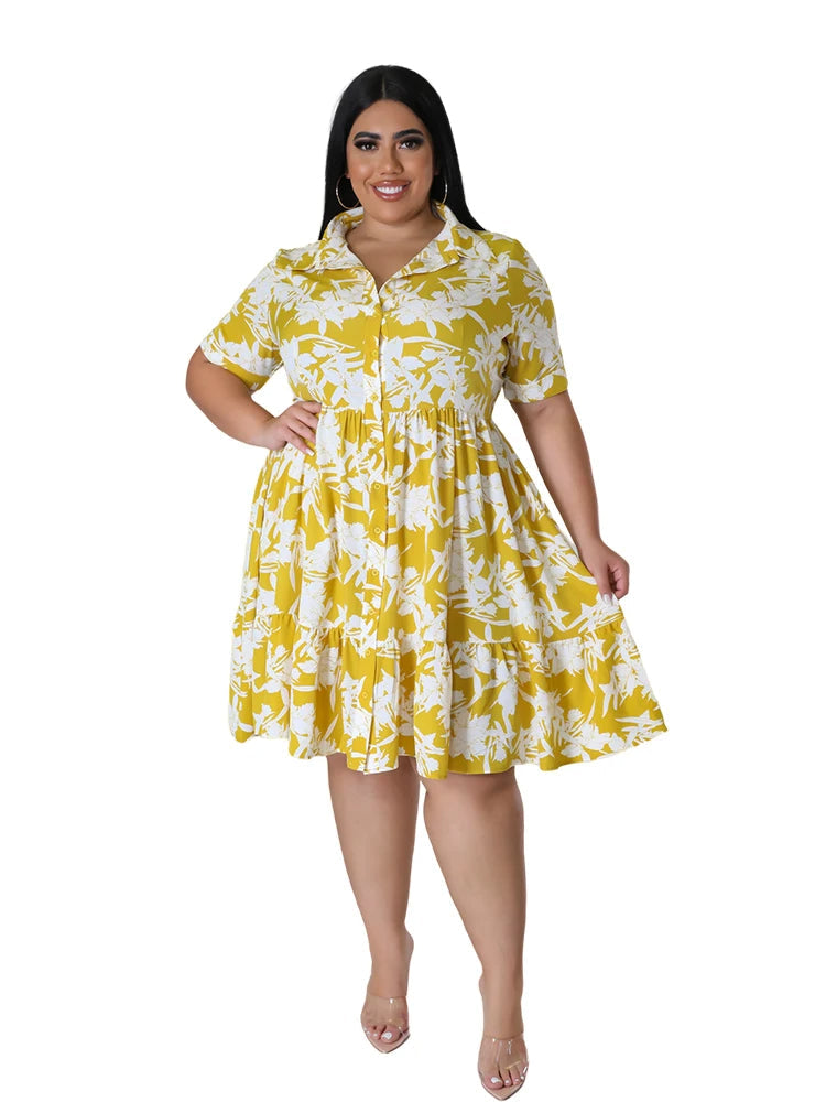 Gelbes Sommerkleid mit Blumenmuster, Plus-Size, kurze Ärmel, Knopfleiste, Damenmode.