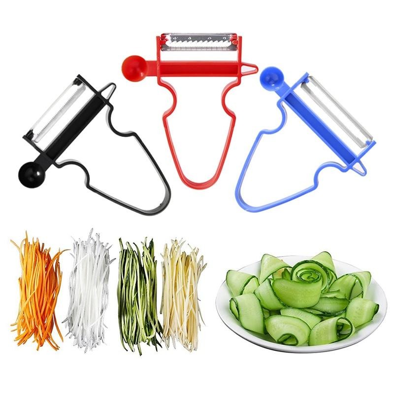 Drei bunte Gemüseschäler aus Kunststoff mit Julienne-Funktion, ideal für Zucchini und Karotten.