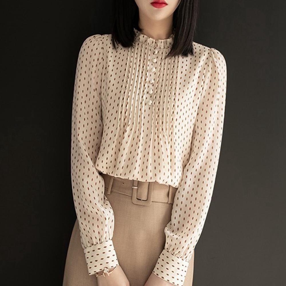 Damenbluse beige mit Punkten, Langarm, elegant, Büro-Outfit, Vintage-Stil, Rüschenkragen.