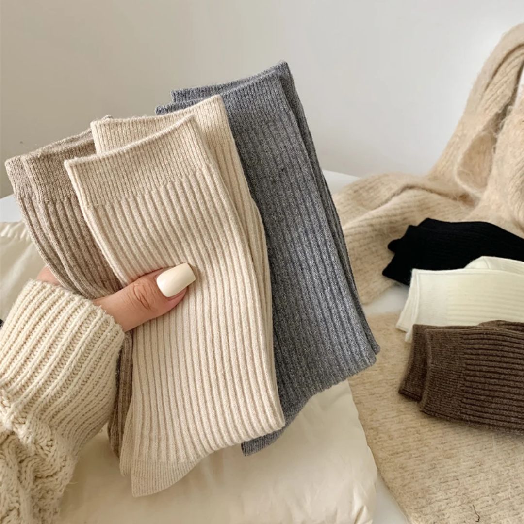 Damen Strickhandschuhe Set, beige, grau, schwarz, warm, Wintermode Accessoire, weiches Material.