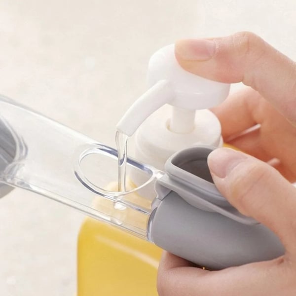 Graue Küchenspüle Schrubber mit Seifenspender, ergonomisch, Reinigungswerkzeug für Geschirr.
