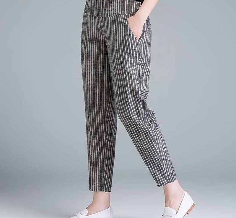Gestreifte Damenhose, grau-weiß, Leinen, elegant, bequem, modisch, für Büro und Freizeit.