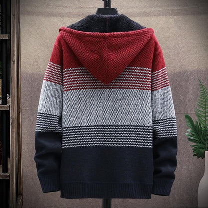 Roter, grauer und schwarzer Strickpullover mit Kapuze, Herrenmode, Winterkleidung.