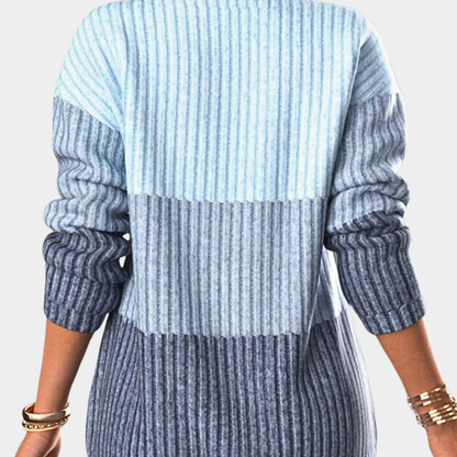 Farbblock-Pullover Damen, blau-grau, Strick, langärmelig, modisch, Herbstmode.