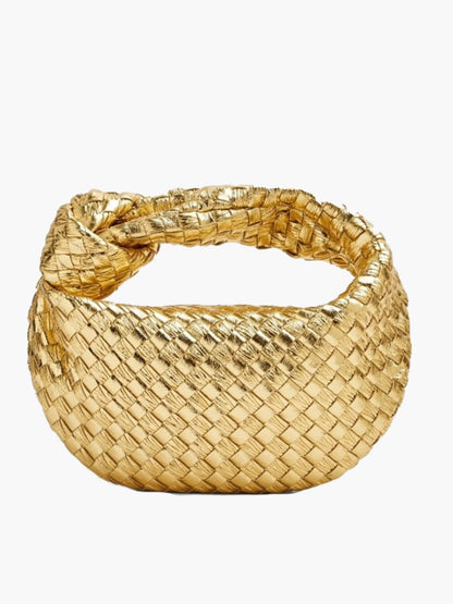 Goldene geflochtene Handtasche aus Metall, modisches Accessoire, elegantes Design.