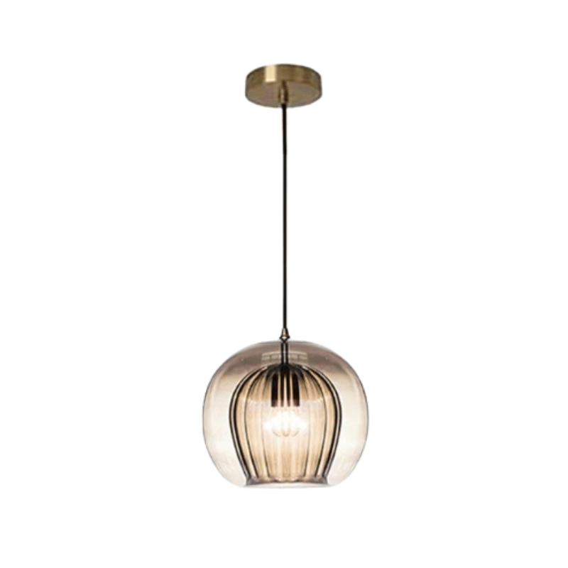 Moderne Pendelleuchte aus Glas, goldene Fassung, elegantes Design, Innenbeleuchtung.