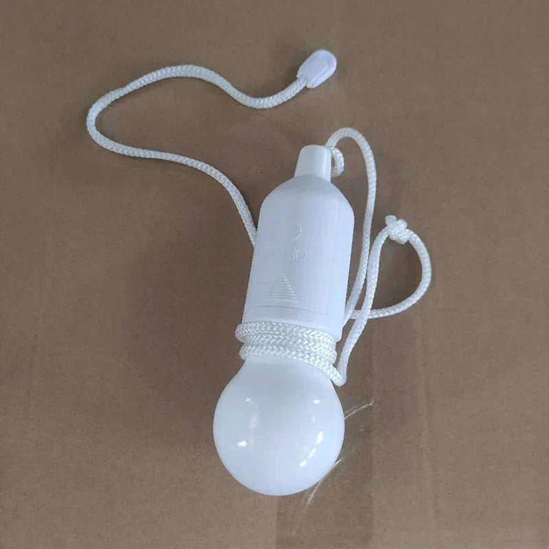 Weiße LED-Lampe mit Zugschalter, tragbar, energiesparend, für Innen- und Außenbereich.