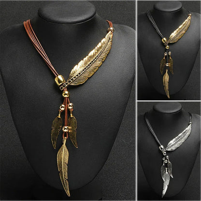 Goldene Feder Halskette, Lederband, Boho-Stil, Modeschmuck, Damen Accessoire, Geschenkidee.