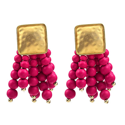 Goldene Ohrringe mit rosa Perlen, modisch, elegant, Schmuck für Damen.