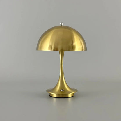 Goldene Tischlampe in Blütenknospenform, modernes Design, Metall, dekorative Beleuchtung.