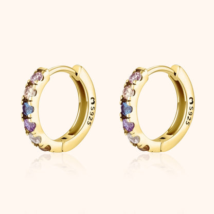 Goldene Creolen mit bunten Edelsteinen, 925er Silber, eleganter Schmuck, Damen-Ohrringe.