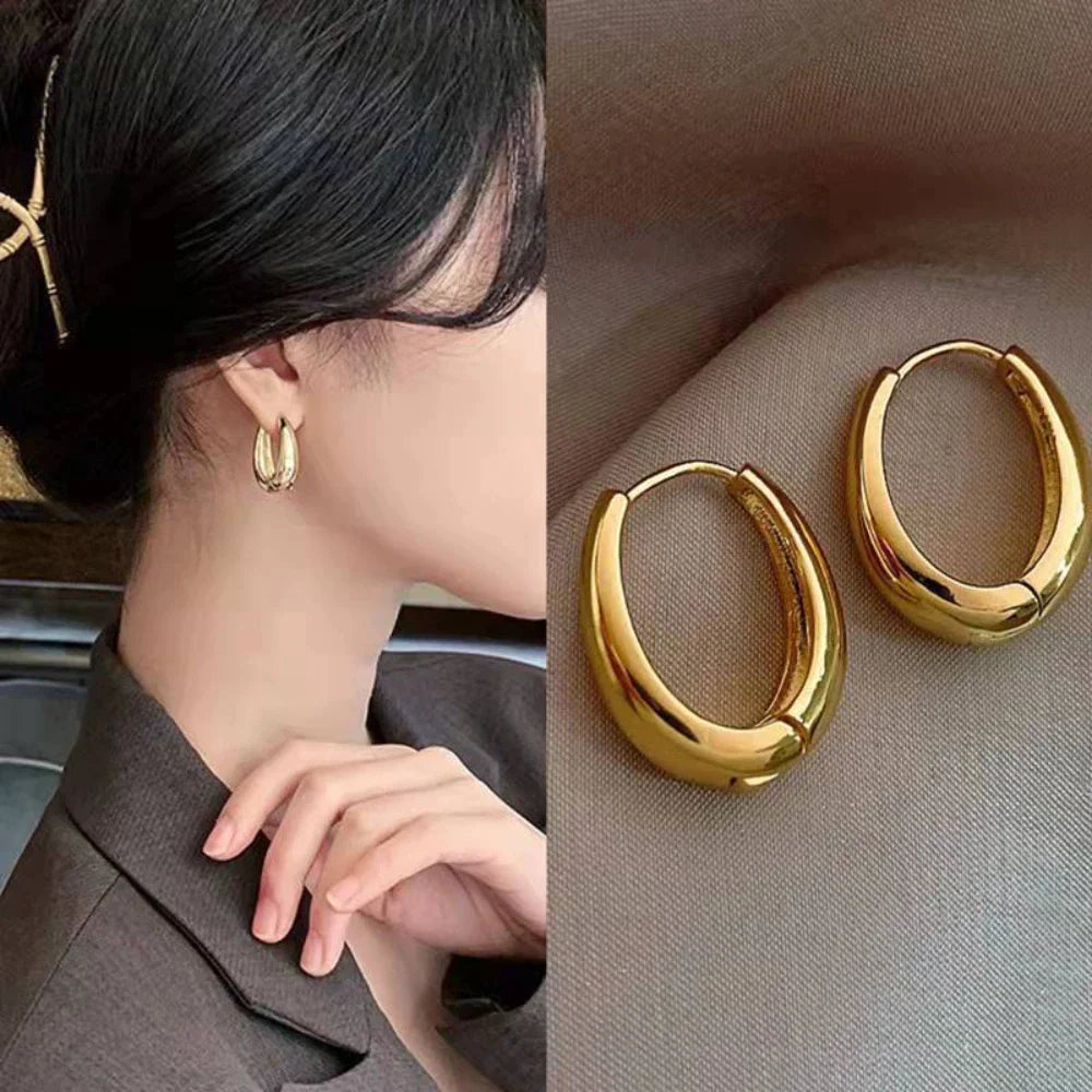 Goldene Creolen Ohrringe, glänzend, modisch, Damen Schmuck, elegantes Accessoire, Geschenkidee.