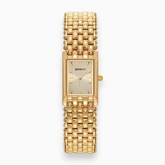 Goldene Damenuhr mit rechteckigem Zifferblatt, Metallarmband, elegantes Design, Luxusaccessoire.