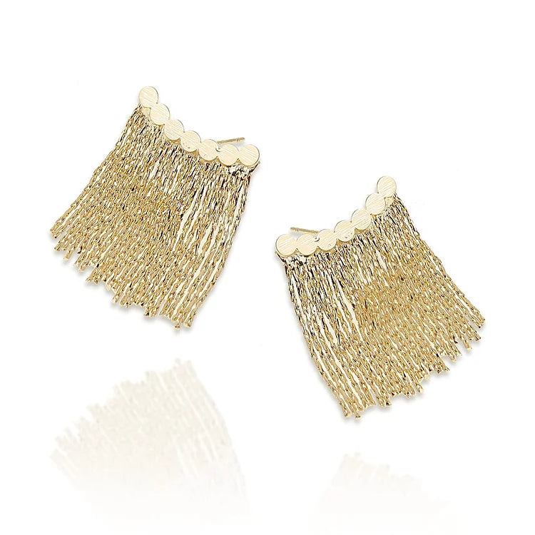 Goldene Quasten-Ohrringe, modisch, elegant, Damen-Schmuck, Metall, Party-Accessoire.