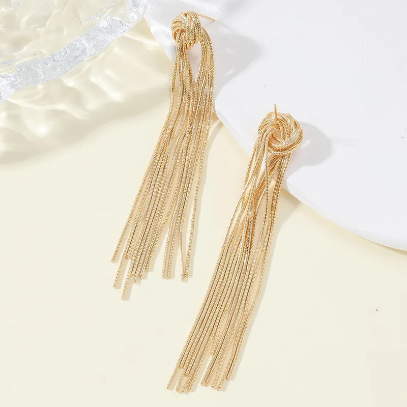 Goldene Quasten-Ohrringe, lang, elegant, modisch, Damen-Schmuck, Accessoire, Geschenkidee.