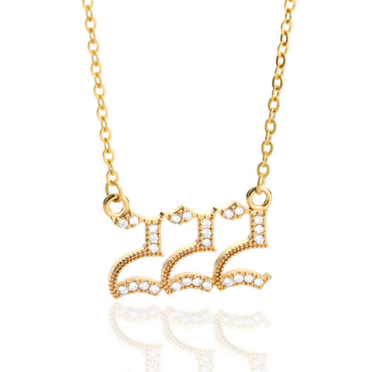 Goldene Halskette mit funkelnden Diamanten, elegantes Design, Schmuck für Damen.