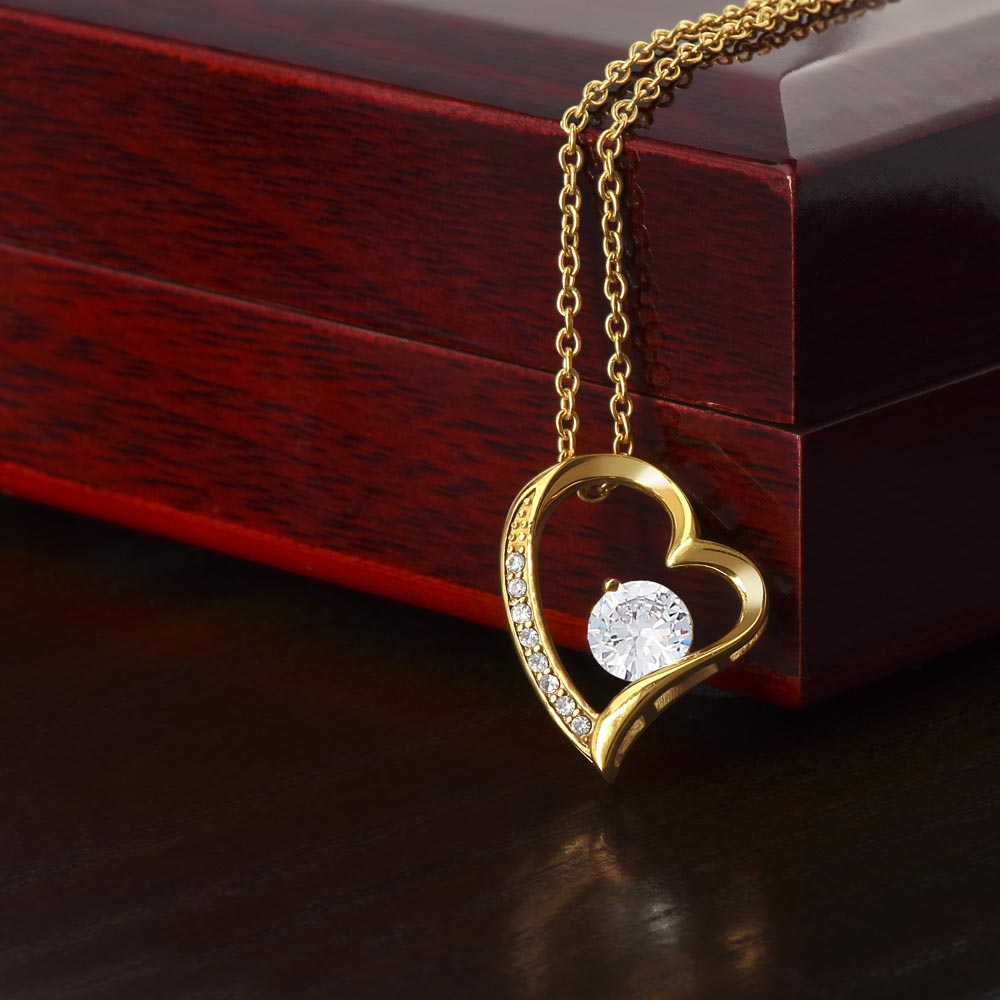 Goldene Herz-Halskette mit Zirkonia, Schmuckkästchen, elegantes Design, Geschenkidee.
