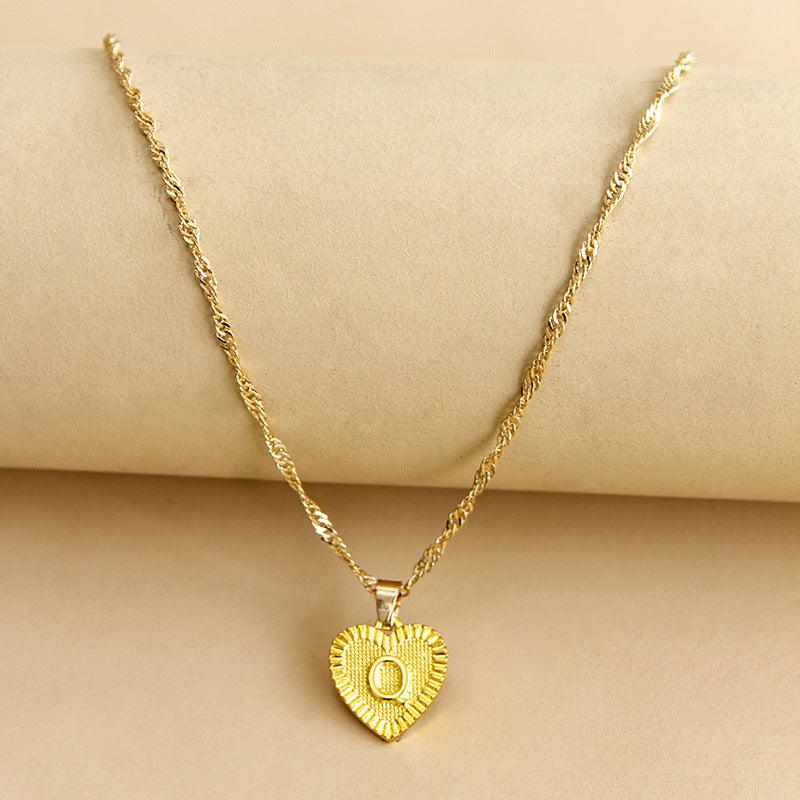 Goldene Herz-Halskette mit Buchstabenanhänger, elegantes Schmuckstück für Damen.