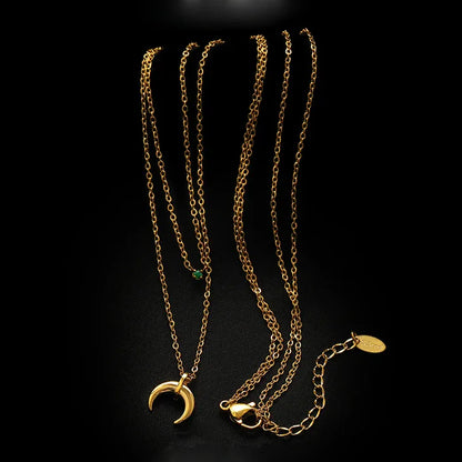 Goldene Halskette mit Halbmond-Anhänger, Damen-Schmuck, modisch, elegant, Geschenkidee.