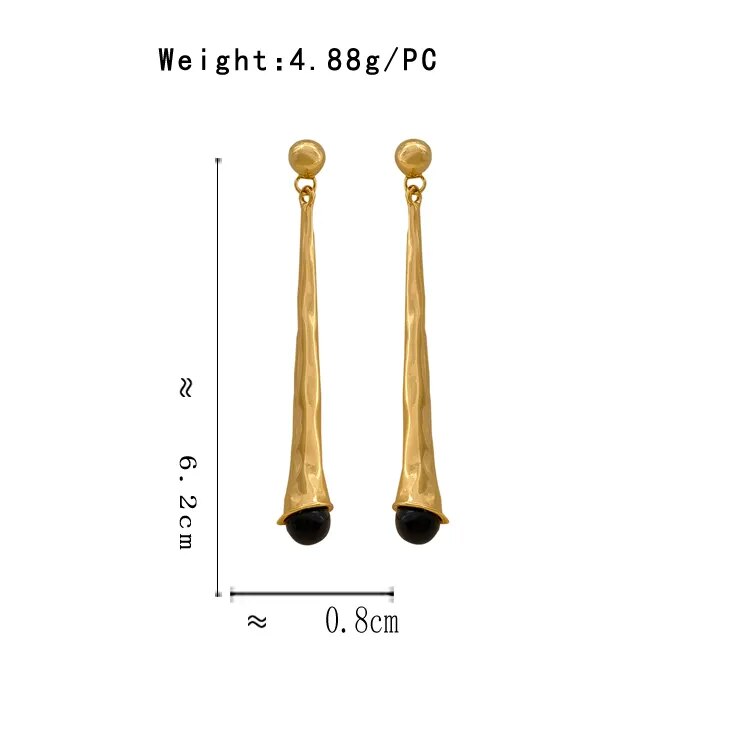 Goldene, lange Ohrringe mit schwarzem Stein, 6,2 cm, 4,88g, elegantes Schmuckdesign.