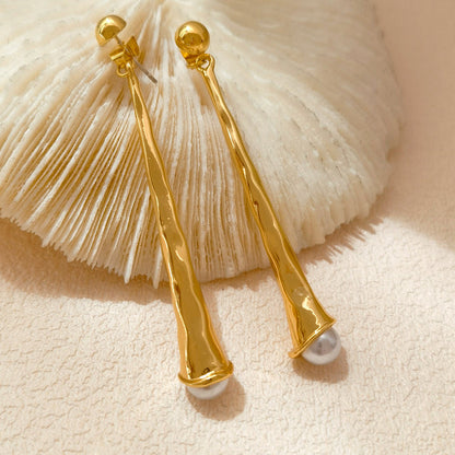Goldene Ohrringe mit Perlen, modisches Design, Metall, hängend, elegant, Schmuck für Damen.