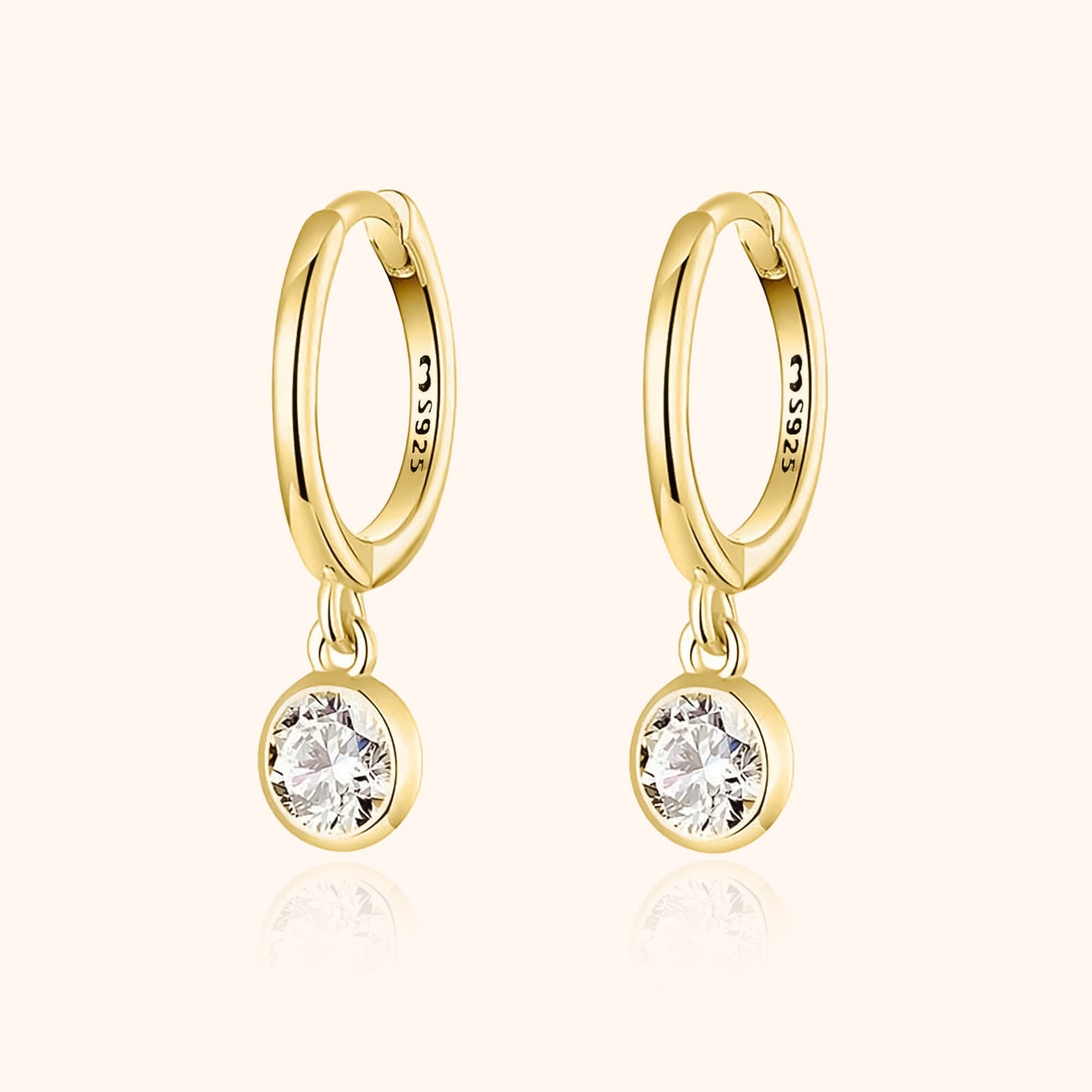 Goldene Creolen mit Zirkonia-Anhänger, 925er Silber, eleganter Schmuck, Damen-Ohrringe.