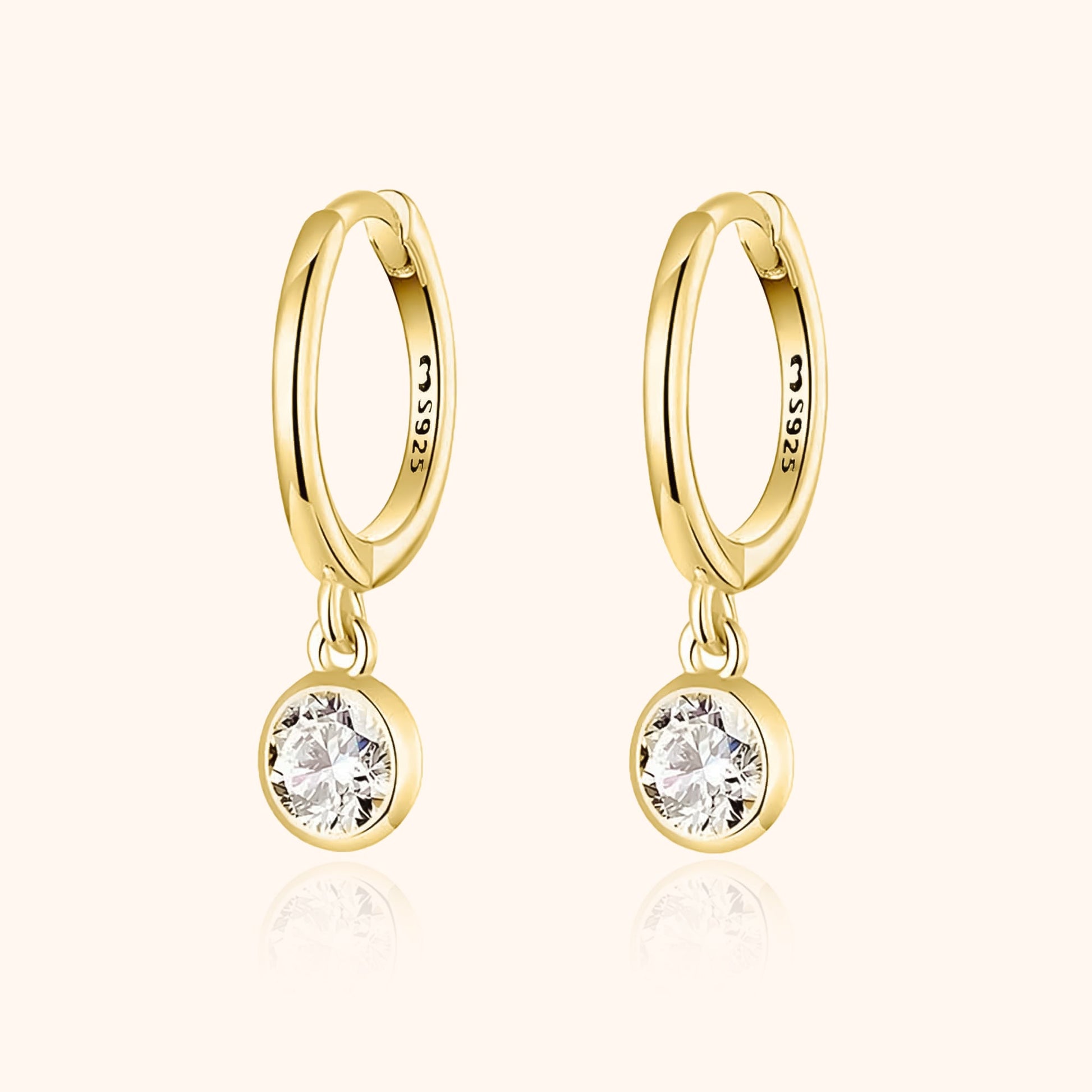 Goldene Creolen mit Zirkonia-Anhänger, 925er Silber, eleganter Schmuck, Damen-Ohrringe.
