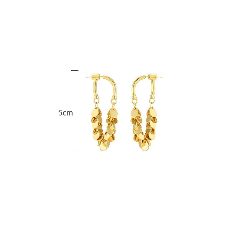 Goldene Ohrringe mit Anhängern, 5 cm Länge, elegantes Design, Modeschmuck für Damen.