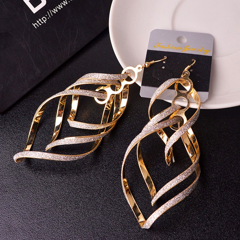 Goldene, glitzernde Ohrringe, geometrisches Design, Modeschmuck, eleganter Schmuck für Damen.