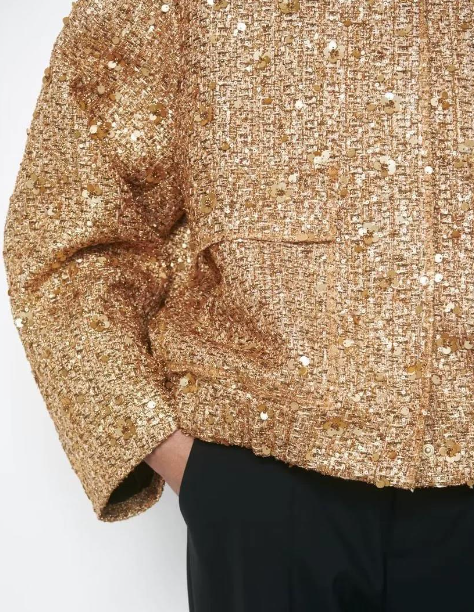 Goldene Paillettenjacke, glänzend, modisch, festlich, Damenmode, elegant, Party-Outfit.