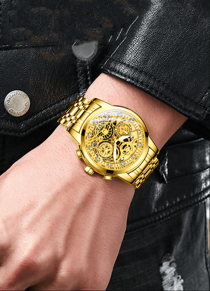 Goldene Skelettarmbanduhr, Edelstahl, mechanisch, am Handgelenk, modisches Accessoire.