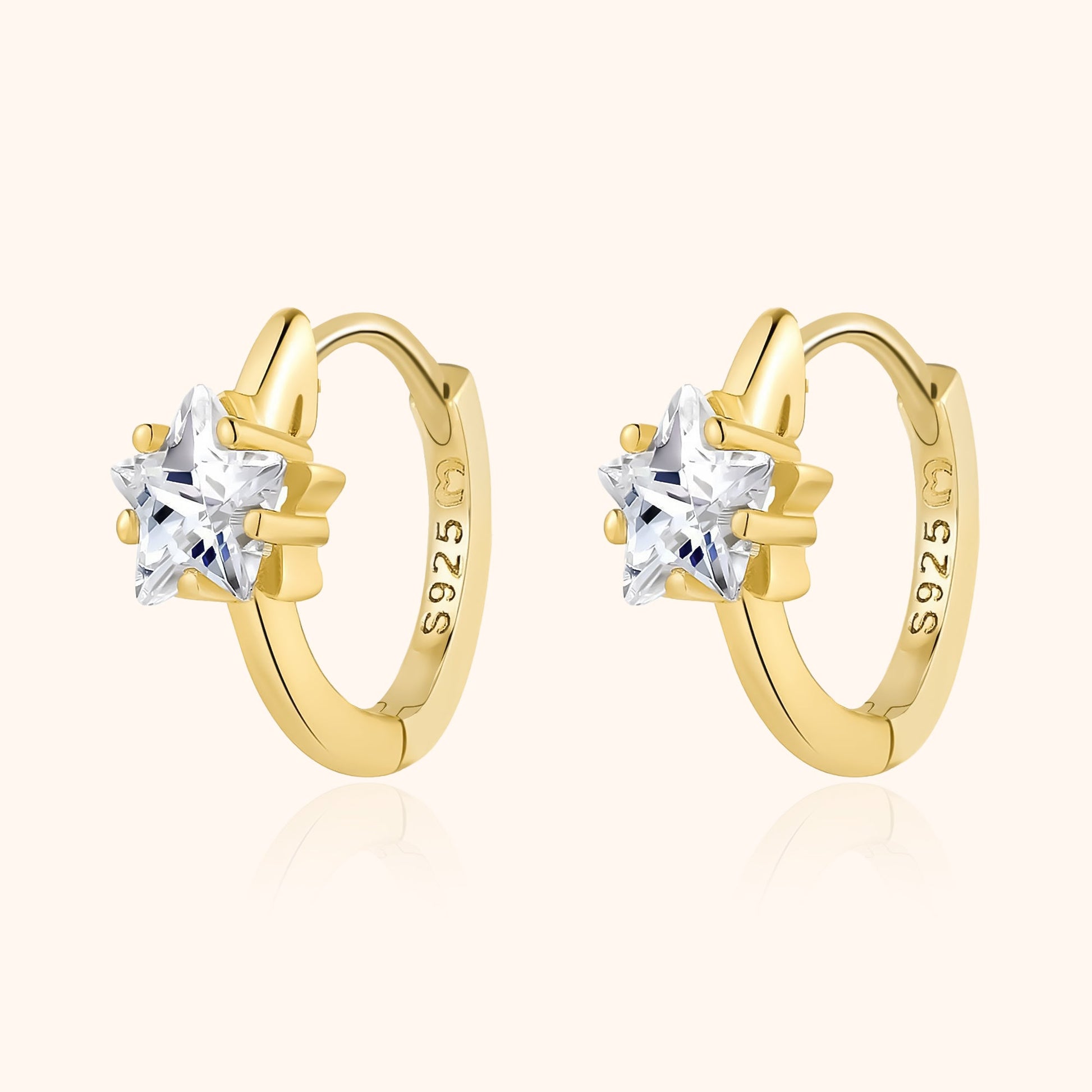 Goldene Creolen mit Sternanhänger, S925 Silber, Zirkonia, eleganter Schmuck für Damen.