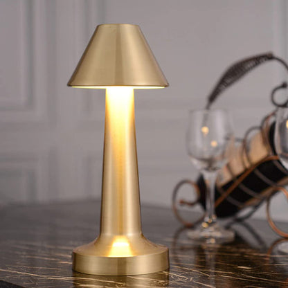 Goldene LED-Tischlampe aus Metall, modernes Design, warmweißes Licht, ideal für Wohnzimmer.