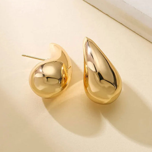 Goldene Tropfen-Ohrringe aus Metall, glänzend, modisch, Schmuck für Damen.